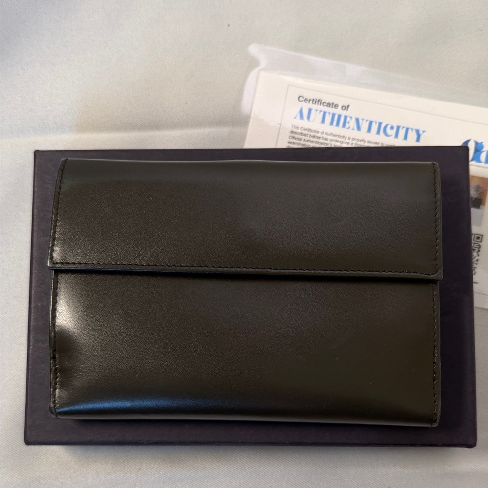 Pre Loved PRADA Wallet in Dark Brown Glossy Leather - Picture 2 of 7